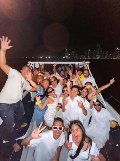 2-hour tour in Cartagena Sunset View in party boat