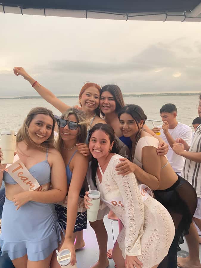 2-hour tour in Cartagena Sunset View in party boat - The downtown nightclub finish