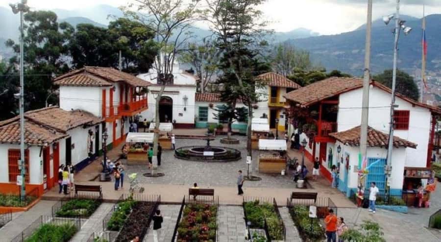 4-Hour Medellin, Envigado & Sabaneta Three County Tour - Walking Through Envigado’s Historic Center