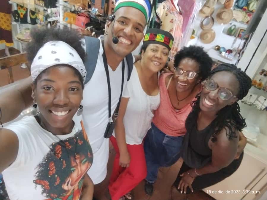 Afro Walking Tour. The colors of Cali. - Downtown Cali, read through murals and daily life
