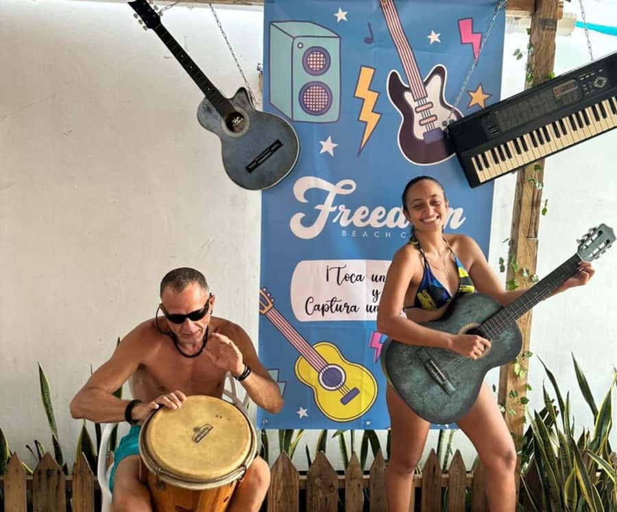 All-inclusive package in Freedom Beach Club - Barú - From Cartagena’s Clock Tower to Barú