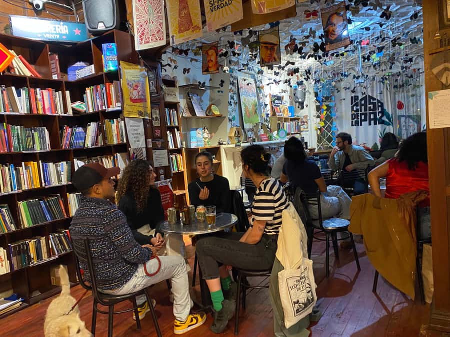 Anti-tour Bogotá - What the guides add
