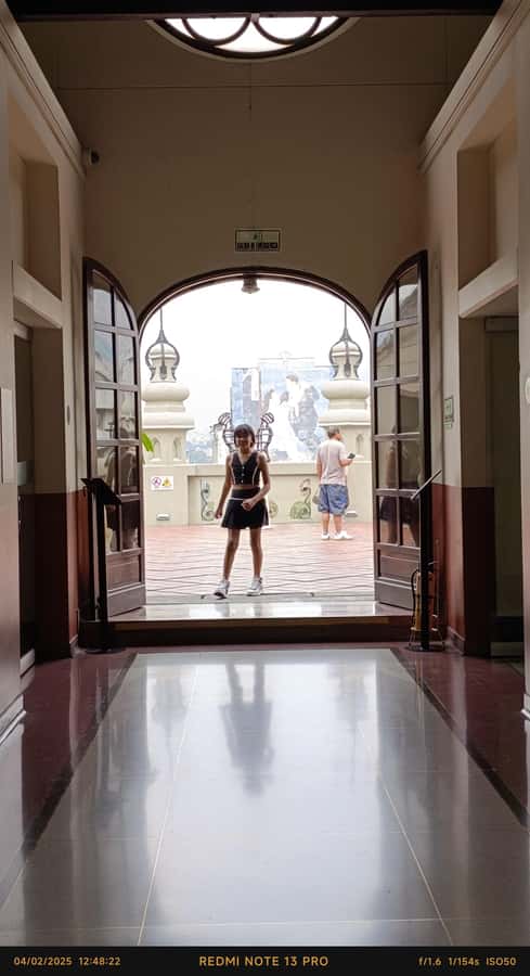 Anti tour Medellin - Plaza Botero and the politics of a new identity