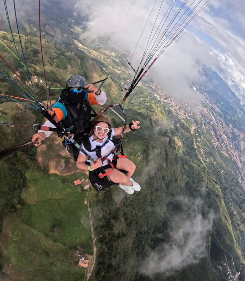 Bello: Paragliding in Medellín - What the 15-minute tandem flight feels like