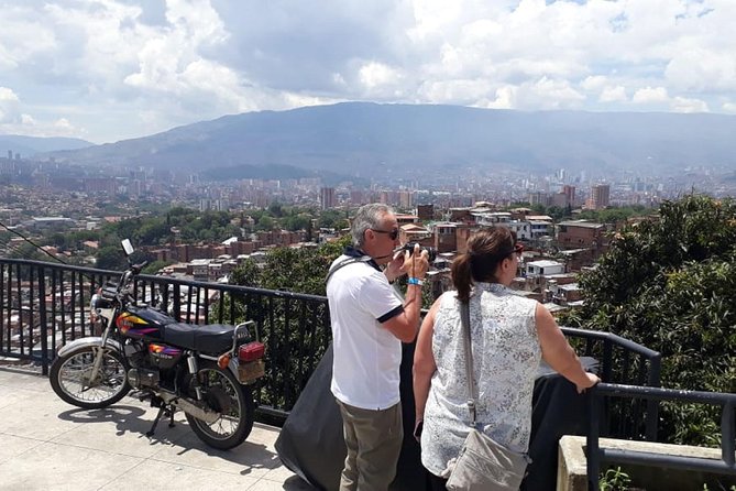 Best Full Day Private Medellin City Tour and Botero´s Plaza - Parque Biblioteca España and a hillside viewpoint