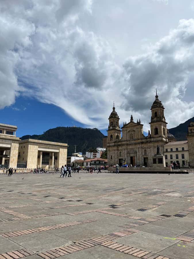 Bogotá: Candelaria Tour with Cacao and Coffee Workshop - Walking Through La Candelaria’s Colonial Core