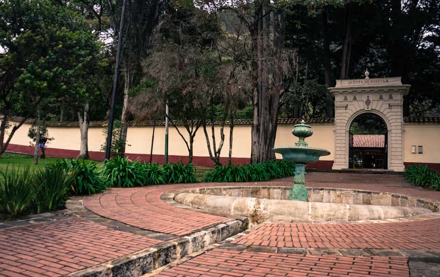 Bogotá: City Tour with Monserrate Hill, transfers and guide - Why This Half-Day Tour Works in Bogotá
