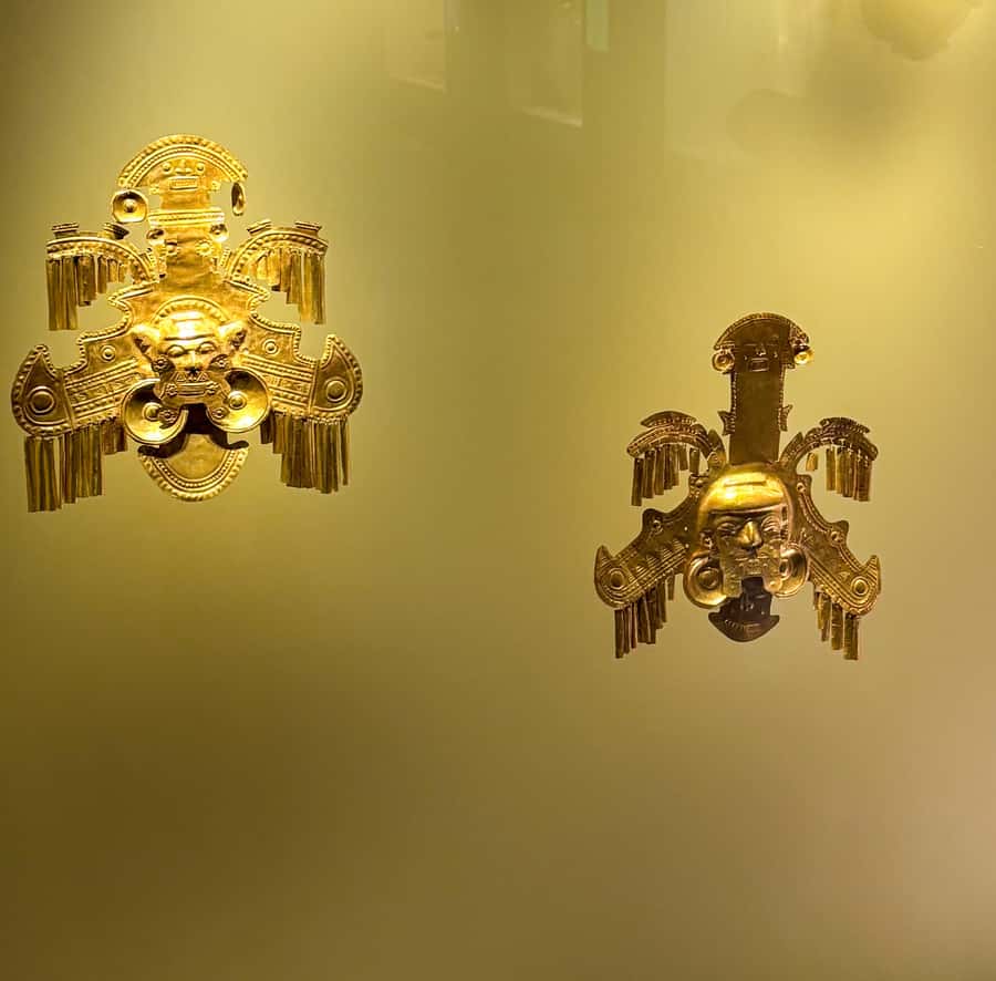 Bogotá: City Tour with Monserrate Hill, transfers and guide - Gold Museum: Muisca Gold and the Salt Connection