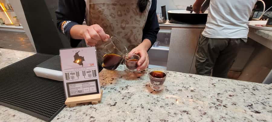 Bogota: Coffee Tour, Filtration and Espresso Experience - Chemex and V60: why the filter comparison matters