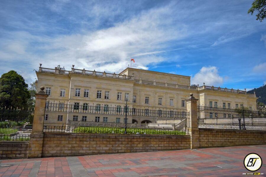 Bogota: Downtown City and Monserrate Hill Private Tour - Bolivar Square and Colombia’s public life