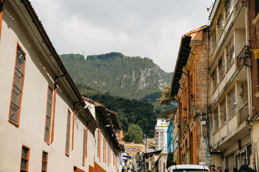 Bogotá: Express Tour with Private Guide and Transportation - La Candelaria: Bogotá on foot