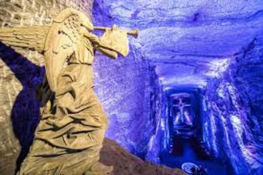 BOGOTA: From the Clouds to the Earth, Tour to Monserrate and the Salt Cathedral - The drive north to Zipaquirá