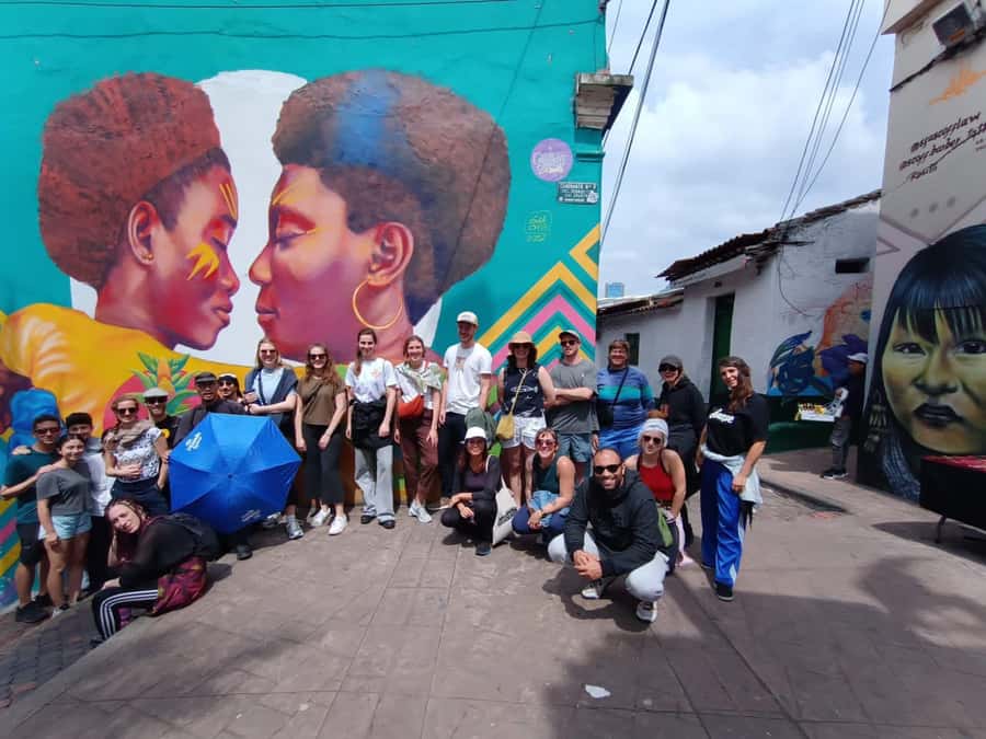 Bogotá: Graffiti Tour el mejor recorrido de arte urbano - Key points to know before you book
