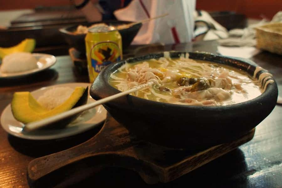 Bogotá: Grand City Tour with Monserrate, Usaquén and Lunch - A local lunch breaks up the walking
