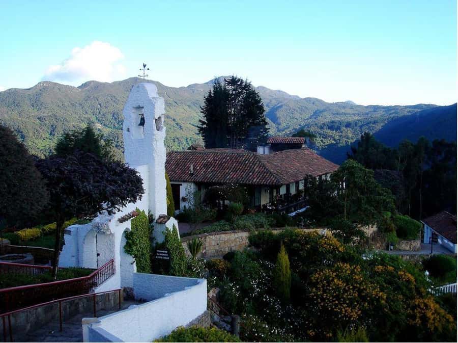 Bogotá: Grand City Tour with Monserrate, Usaquén and Lunch - La Candelaria connects Bogotá’s old and new sides