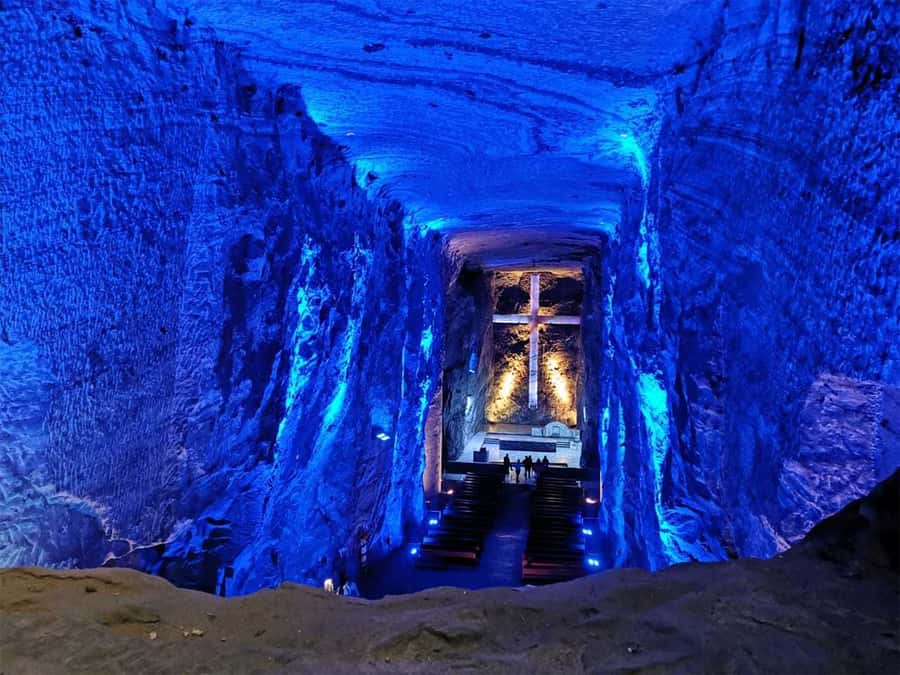 Bogota: Guatavita and Salt Cathedral Daily Group Tour - Lunch and the move to Zipaquirá