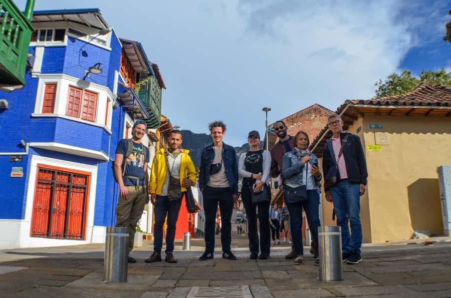 Bogotá: Guided La Candelaria Walking Tour - La Concordia market and the taste of Colombia