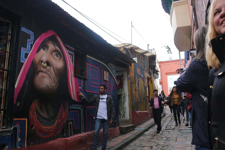Bogotá: Guided La Candelaria Walking Tour - Carrera Séptima and Bogotá’s public center