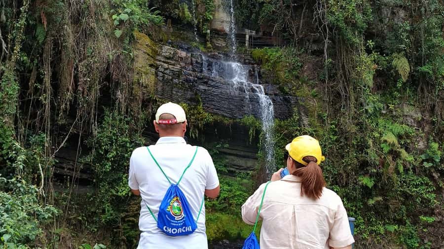 Bogota: La Chorrera Waterfall Guided Hike and Guadalupe Hill - Snack on the trail, lunch in Choachí