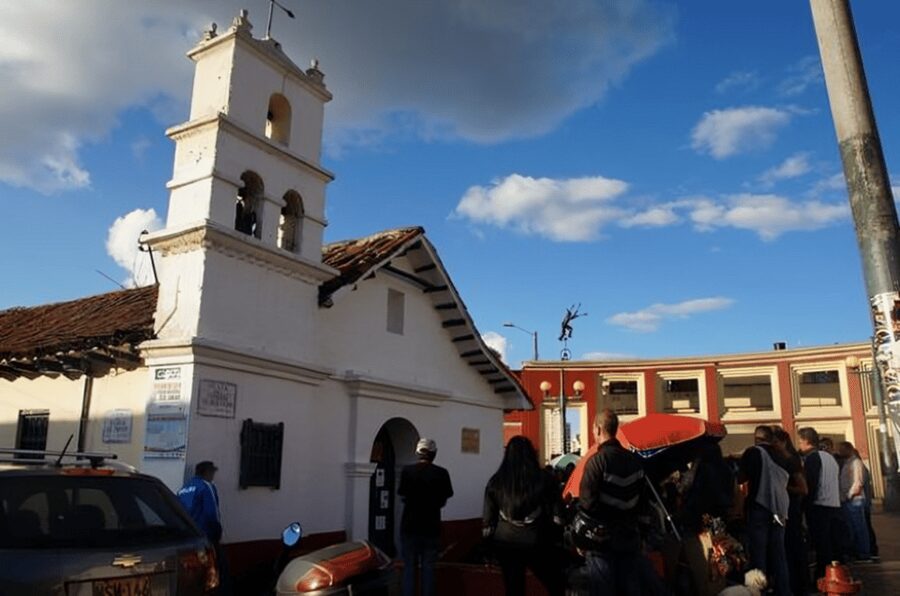 Bogota : Must-See Sites Walking Tour With a Guide - Understanding Colombian coffee in a café