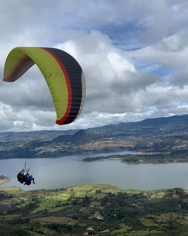 Bogota: Paragliding activity in La Calera with transfers - The Drive From Bogota to the Mountain Air
