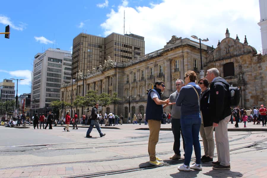 Bogotá: Private Candelaria Walking Tour and Gold Museum - Plaza de Bolívar and Bogotá’s public center