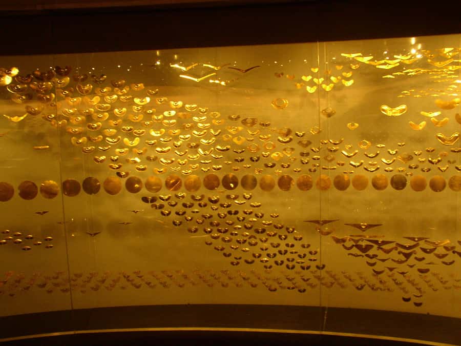 Bogotá: Private Candelaria Walking Tour and Gold Museum - Walking from the museum into La Candelaria