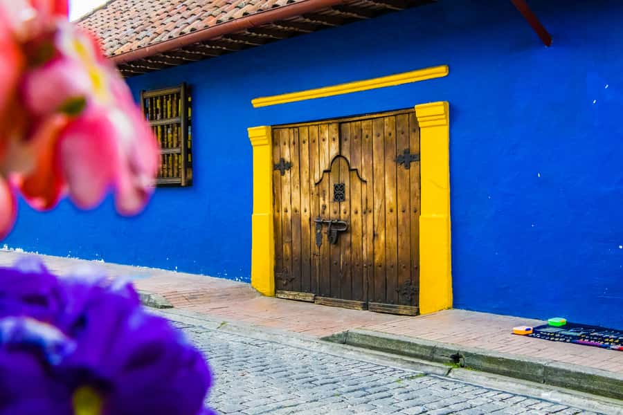 Bogotá: Private Candelaria Walking Tour with Gold Museum - Two hours through La Candelaria’s old streets