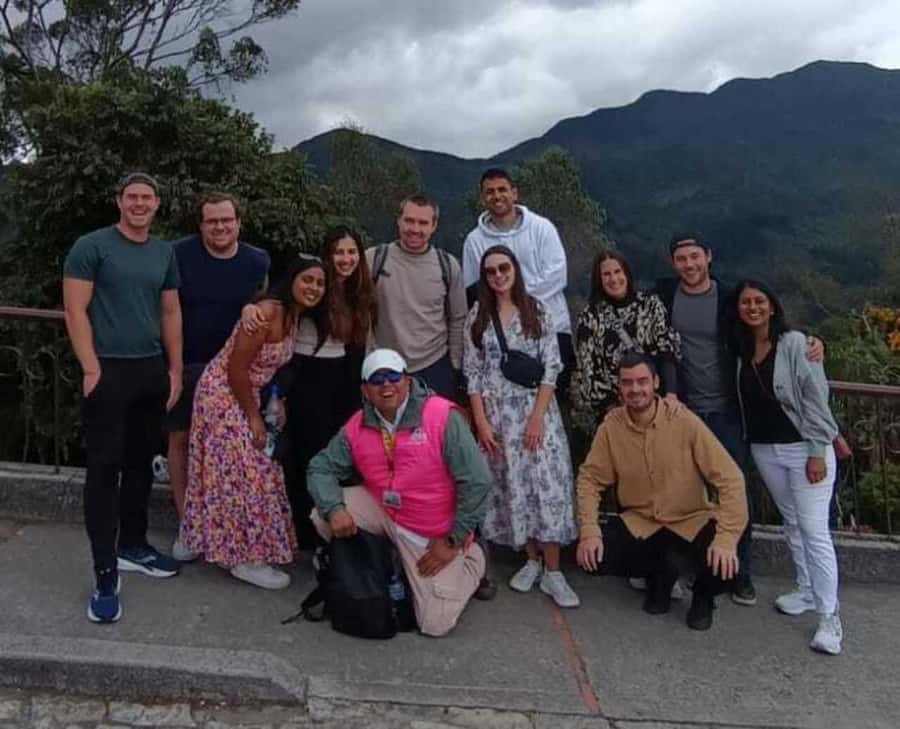 Bogotá: Private City Tour, Monserrate, Emerald and Botero - Plaza de Bolívar explains who holds power