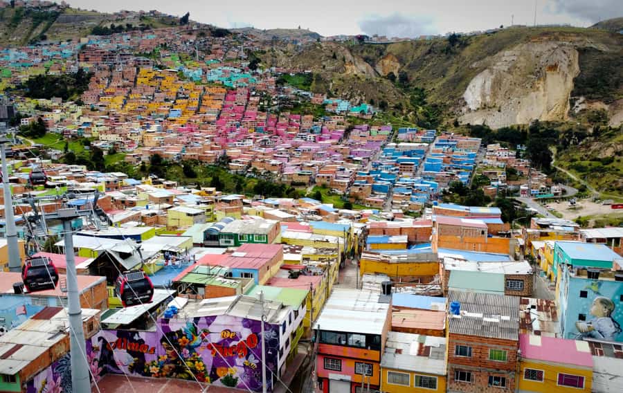 Bogotá´s Barrios: El Paraíso Favela Tour with Cable Car - Who should book this experience?