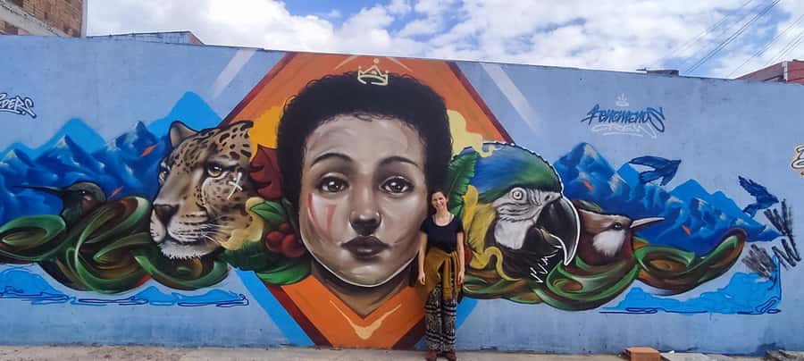 Bogotá´s Barrios: El Paraíso Favela Tour with Cable Car - A local snack and a closer look at everyday life
