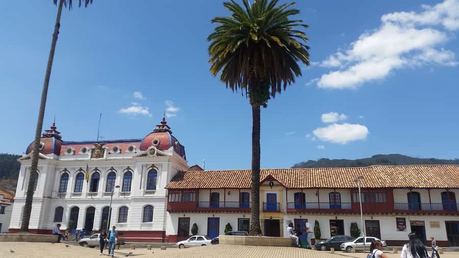 Bogotá: Salt Cathedral & Lake Guatavitá Tour with Lunch - Key points to know before booking