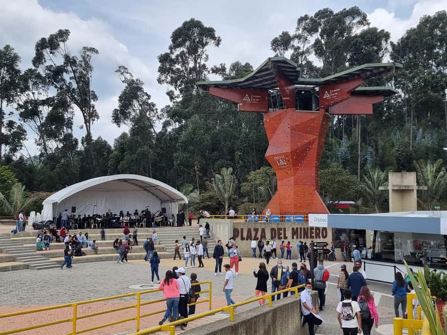 Bogotá: Salt Cathedral & Lake Guatavitá Tour with Lunch - Finishing at La Calera viewpoint