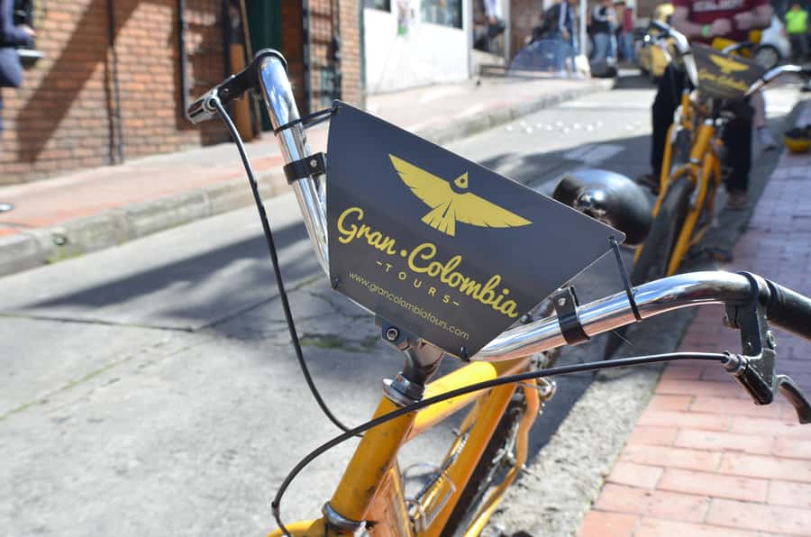 Bogotá: Shared Bike Tour - La Candelaria and the three founding plazas