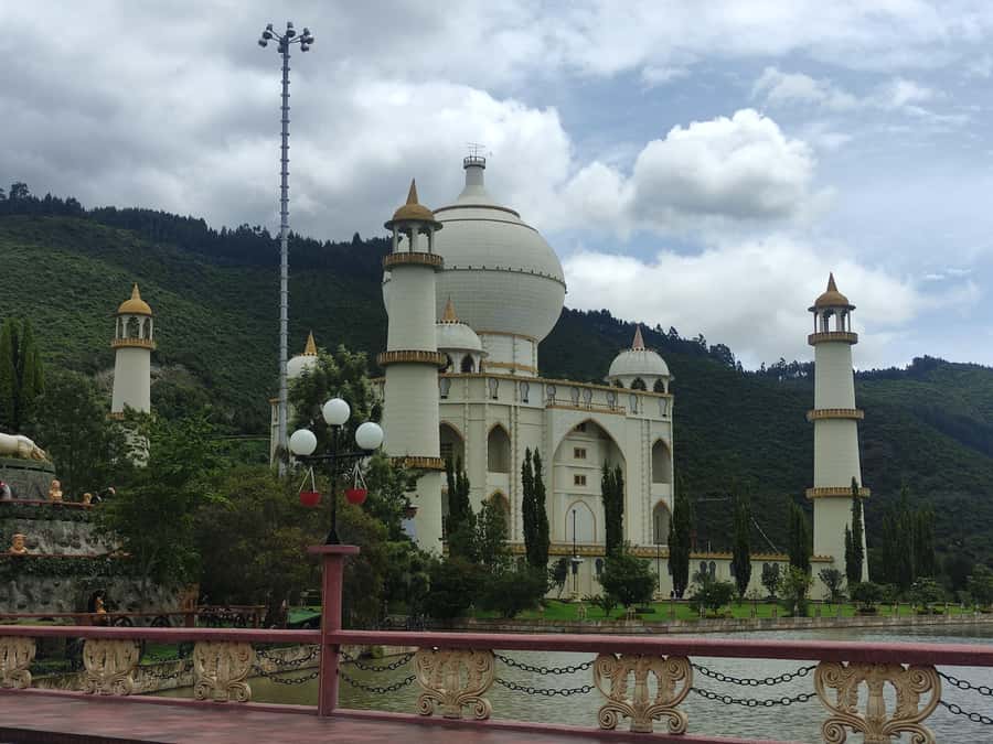 BOGOTA: Tour of Jaime Duque Park, Zoo, and Aerospace Museum - From Bogotá to the park in private transport