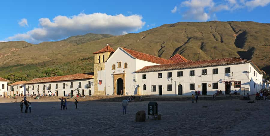 Bogota: Tour to villa de Leyva raquira casa terracota & more - Ráquira: pottery, color, and a good lunch break