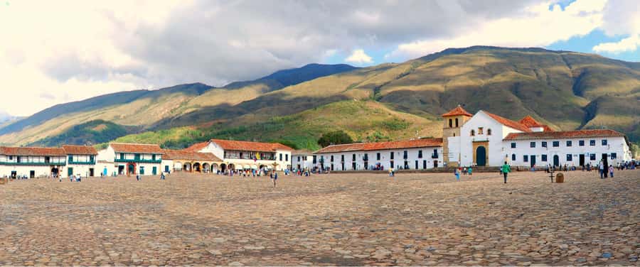 Bogotá: Villa de Leyva Full-Day Tour with Meals - Leaving Bogotá for Sisga Dam