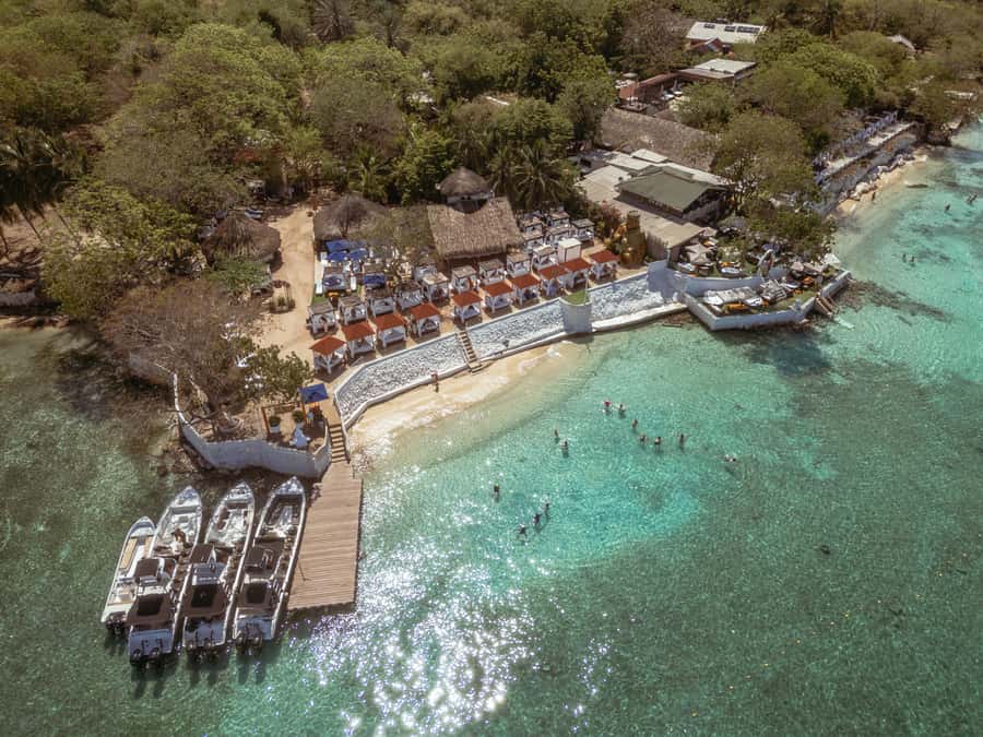 BORA BORA AREA CLUB - Lunch with six solid choices
