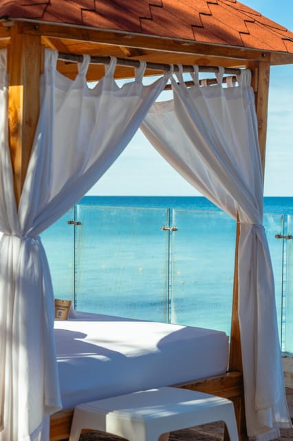 BORA BORA AREA CLUB - Service from Santiago, Maria, and the wider staff