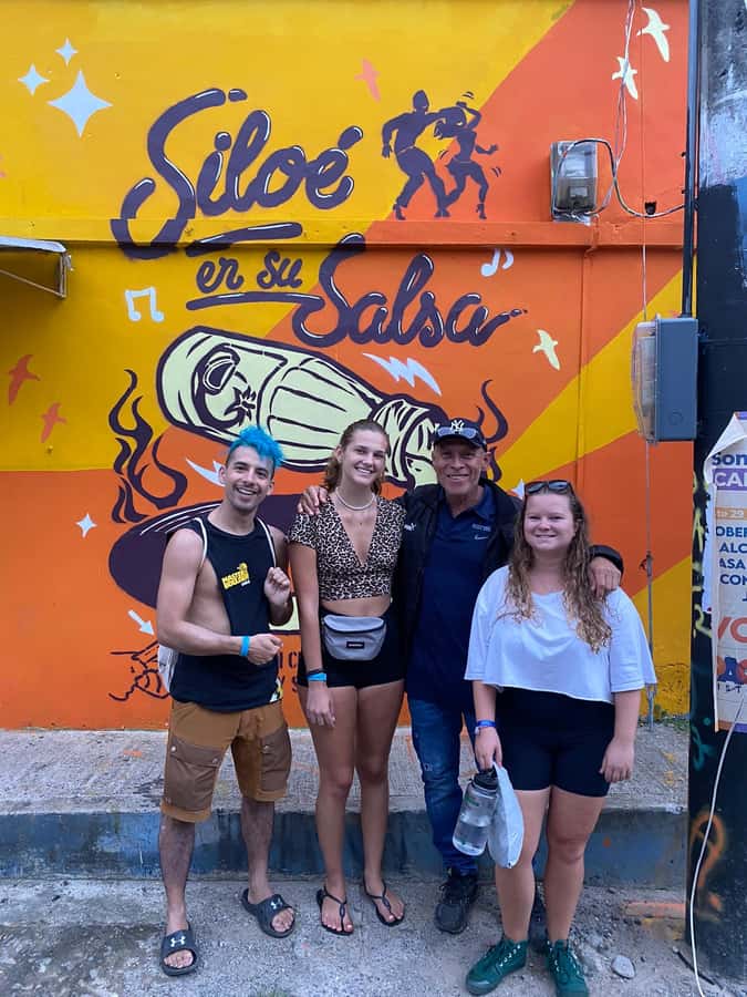 Cali: Comuna 20 Siloé Street Art Tour - Food stops in Siloé