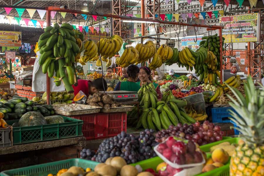 Cali: Fruit Market Walking Tour with Tastings - The road to Alameda market