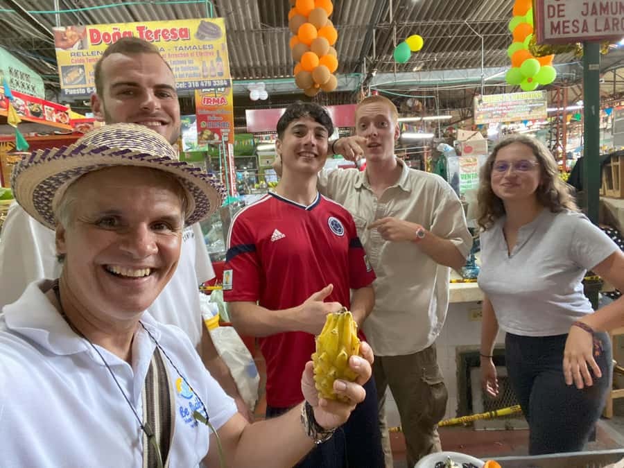 Cali: Fruit Market Walking Tour with Tastings - Seeing Galeria Alameda as a working food market
