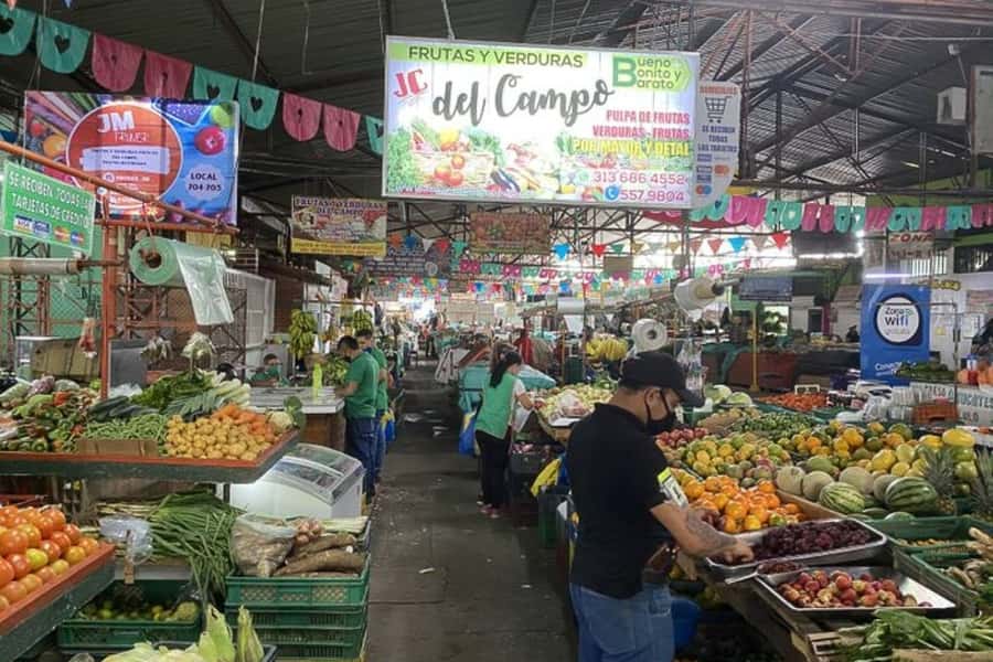 Cali: Fruit Market Walking Tour with Tastings - Tasting unfamiliar fruit instead of just looking at it