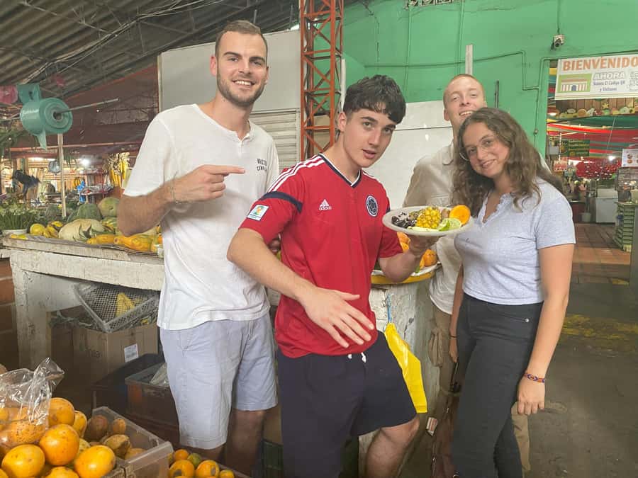 Cali: Fruit Market Walking Tour with Tastings - Valluna gastronomy beyond the fruit stall