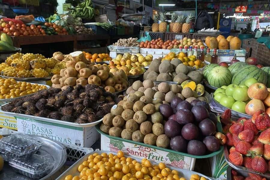 Cali: Fruit Market Walking Tour with Tastings - Starting at La Palmera Hostel in Miraflores