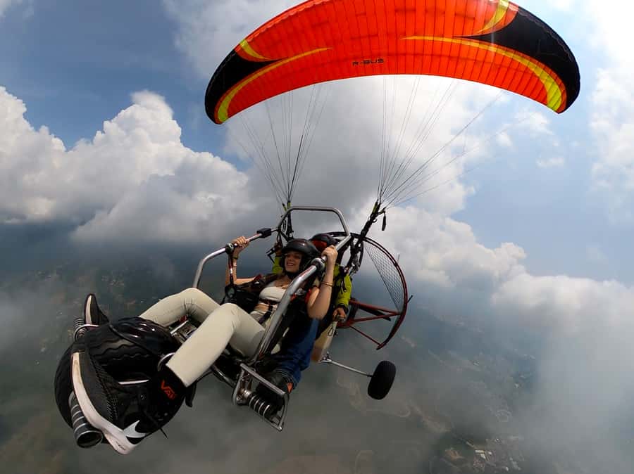 Cali: Paratrike Flight - Paragliding - Landing, photographs, and the final part of the outing