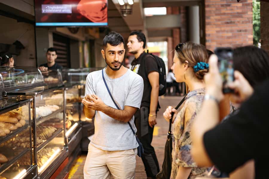 Cali: Street Food Tour - Stop two: fried snacks and fruit drinks
