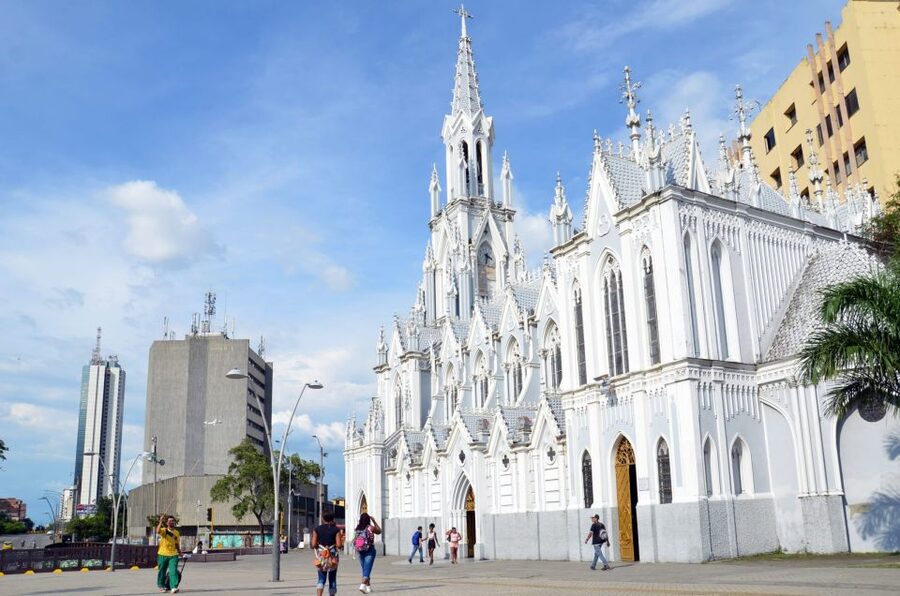 Cali: Two hours walking Cali City discovery tour - Centro Cultural de Cali and the Municipal Theatre