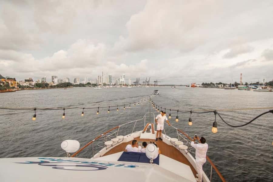 Cartagena: 4-course Culinary Experience aboard a catamaran - The 150-minute route around Cartagena Bay
