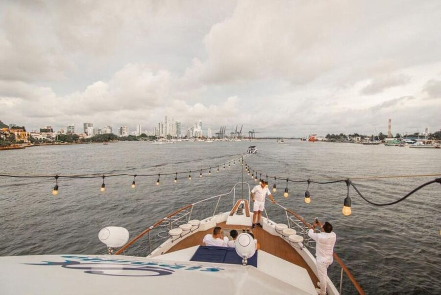 Cartagena: 4-course Culinary Experience aboard a catamaran - How the four-course dinner is arranged